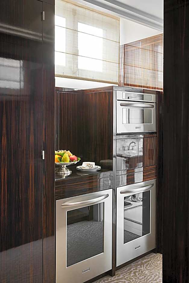 Hotel Plaza Athenee - Dorchester Collection