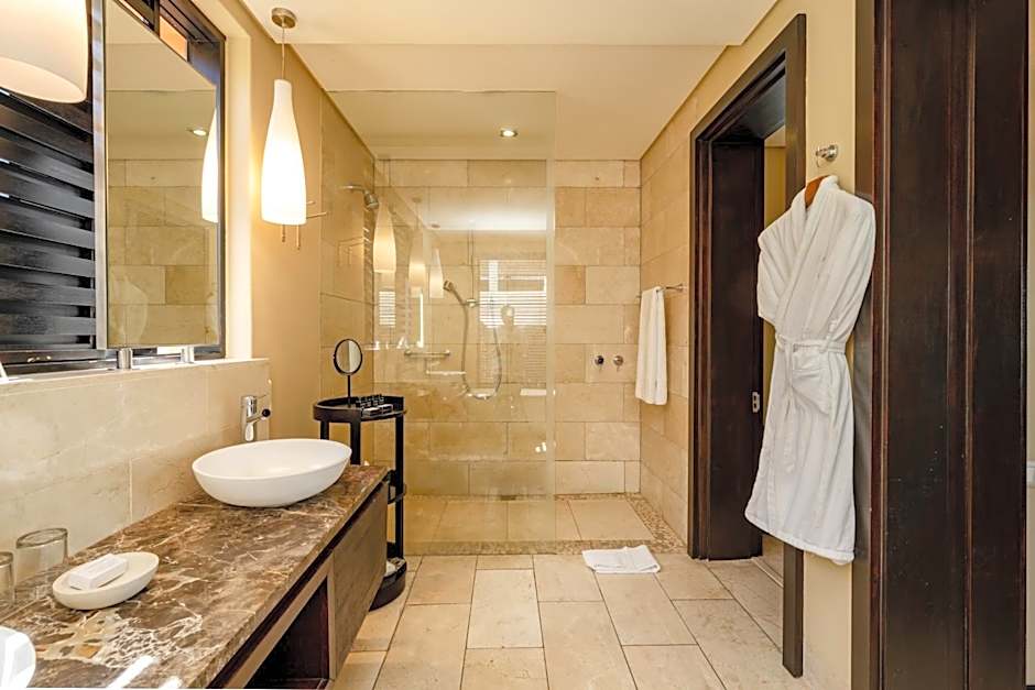 Photo 1 of 2 of Family Suite