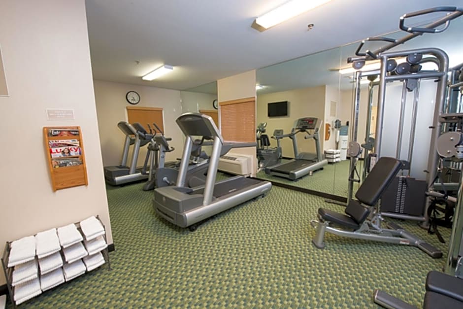 Candlewood Suites Bismarck