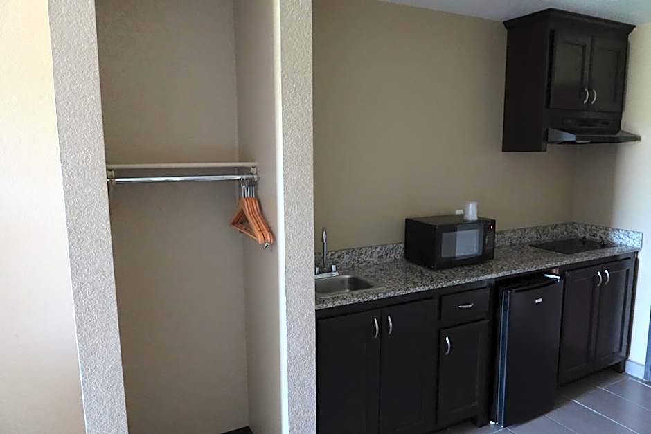 West Worth Inn & Suites White Settlement