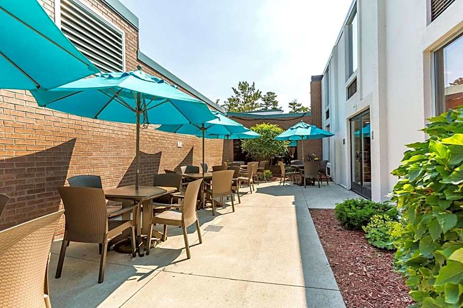 Country Inn & Suites by Radisson, Traverse City, MI