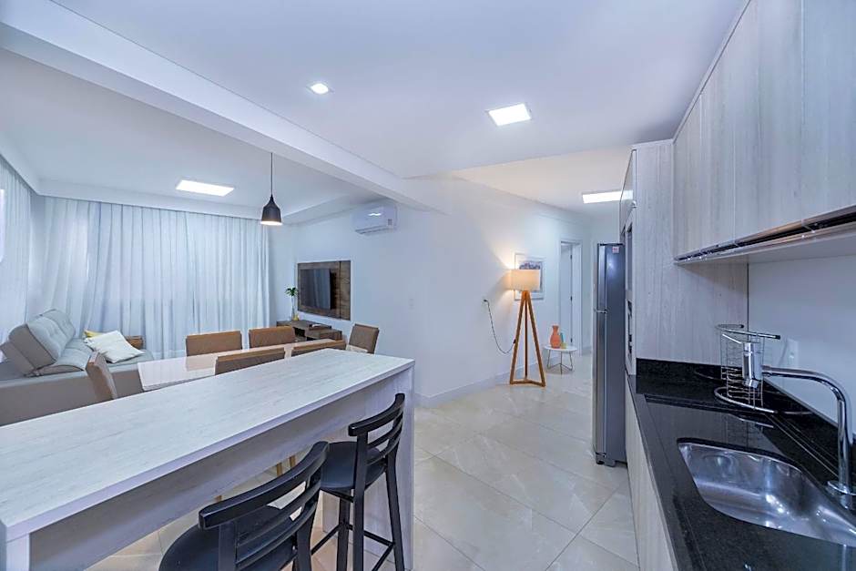 Terrazzo 401A - Apartamento 02 suítes - Acomoda até 05 pessoas - À poucos metros da praia de Bombas - (Consultar serviços de roupa de cama e banho)