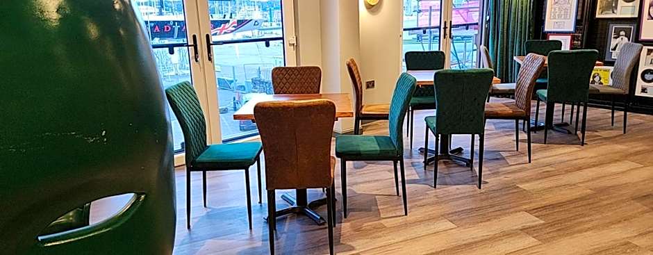 Pinnacle Suites Hotel