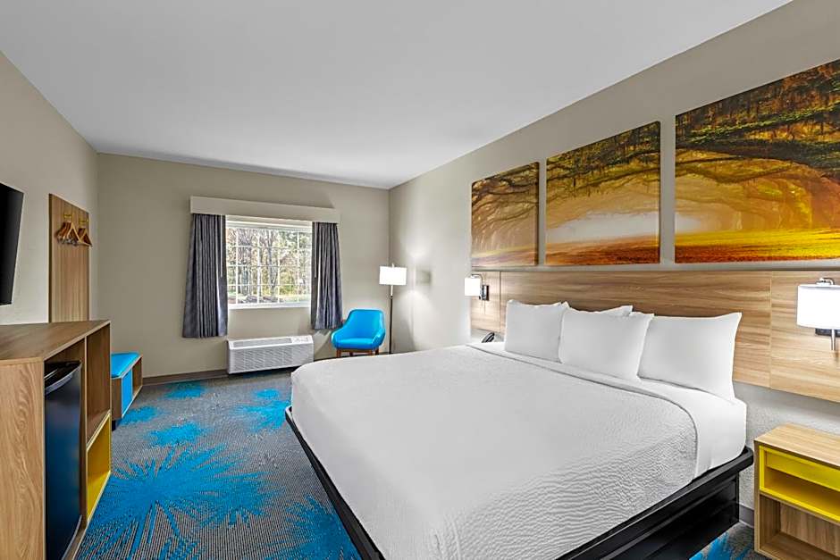 Photo 1 of 10 of 1 King Bed