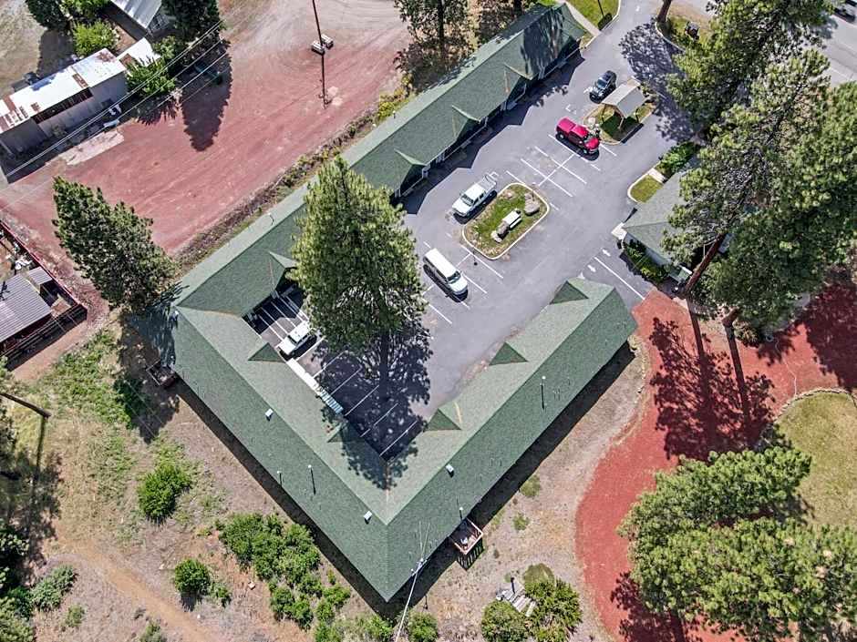 Green Gables Motel & Suites