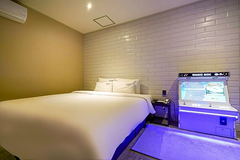 almond hotel Gupo station