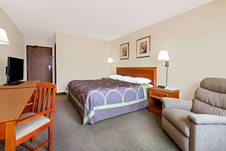 1 Queen Bed Efficiency Non-Smoking
