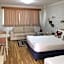 Holland Park Motel