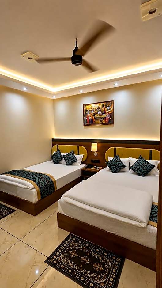 Hotel Shakuntla Palace 400 mts to Vishnupad Temple