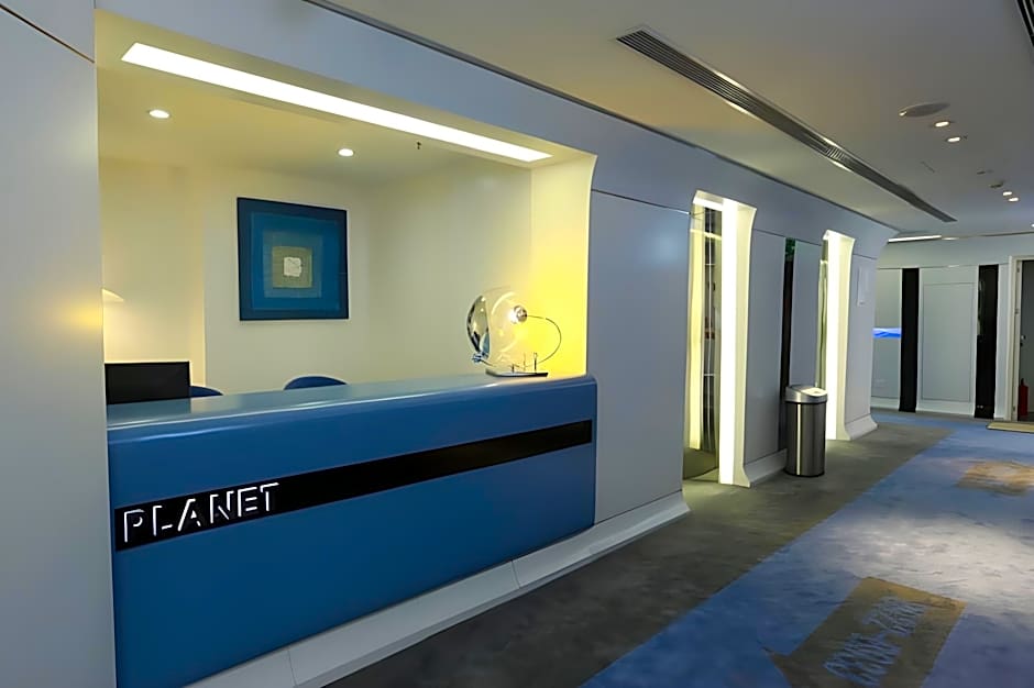 Planet Hotel