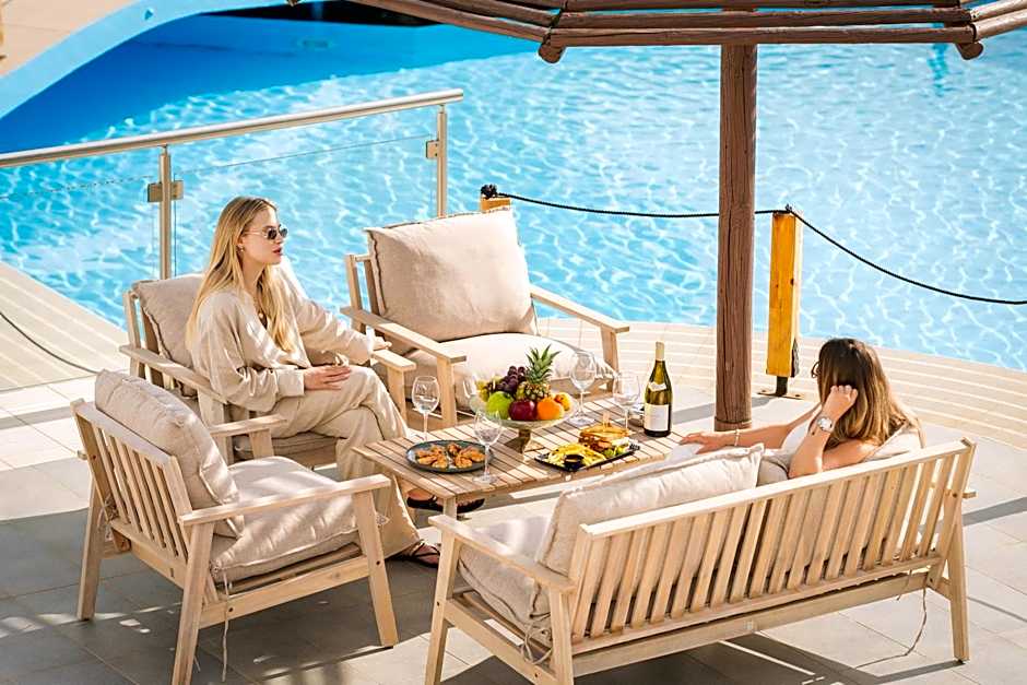 Kamari Beach Hotel