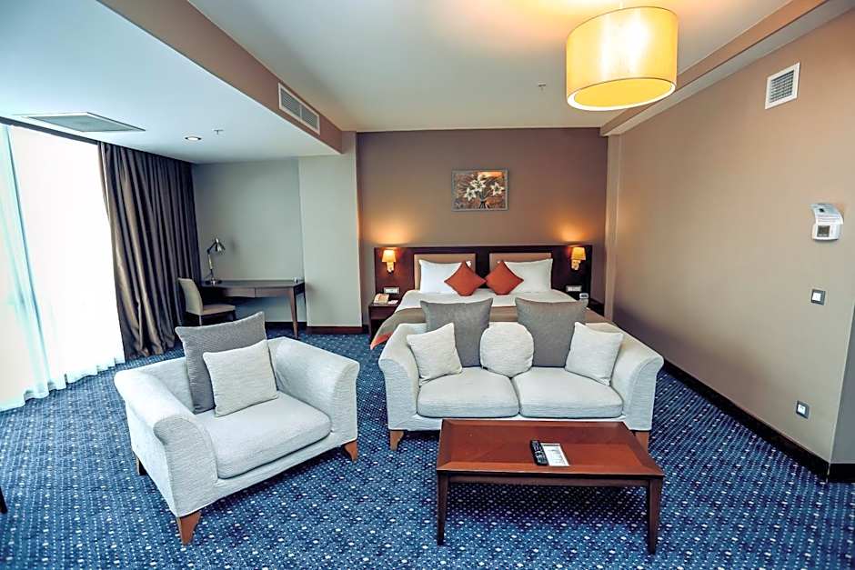 Parkside Hotel & Apartments