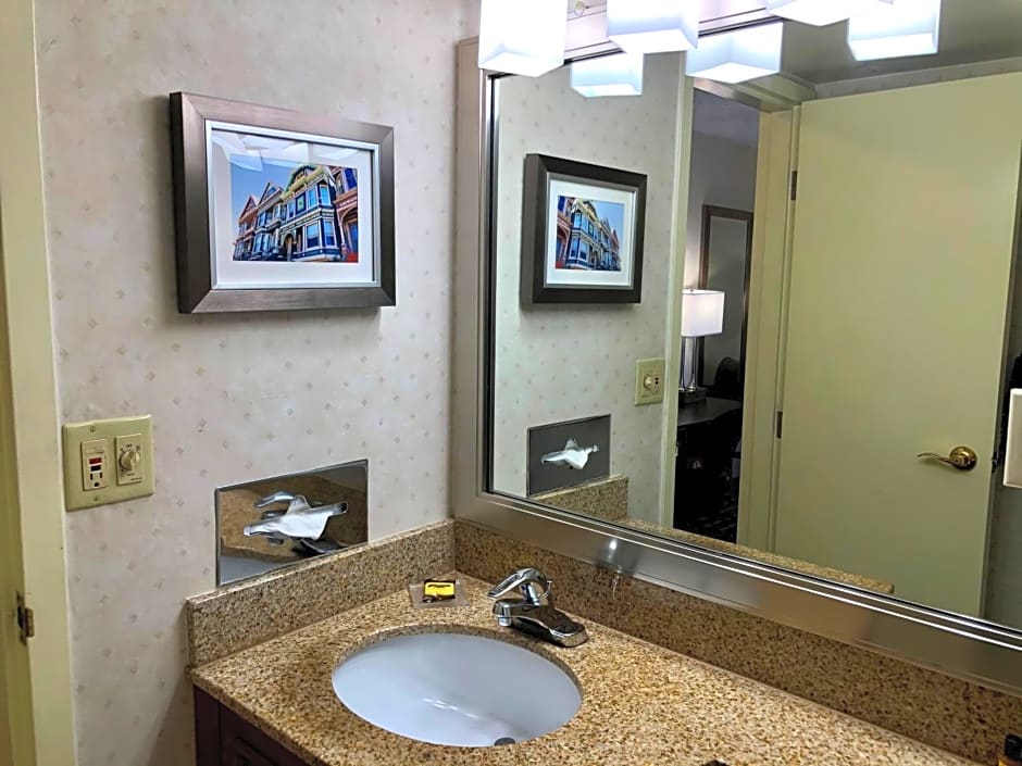Best Western Plus Grosvenor Airport Hotel