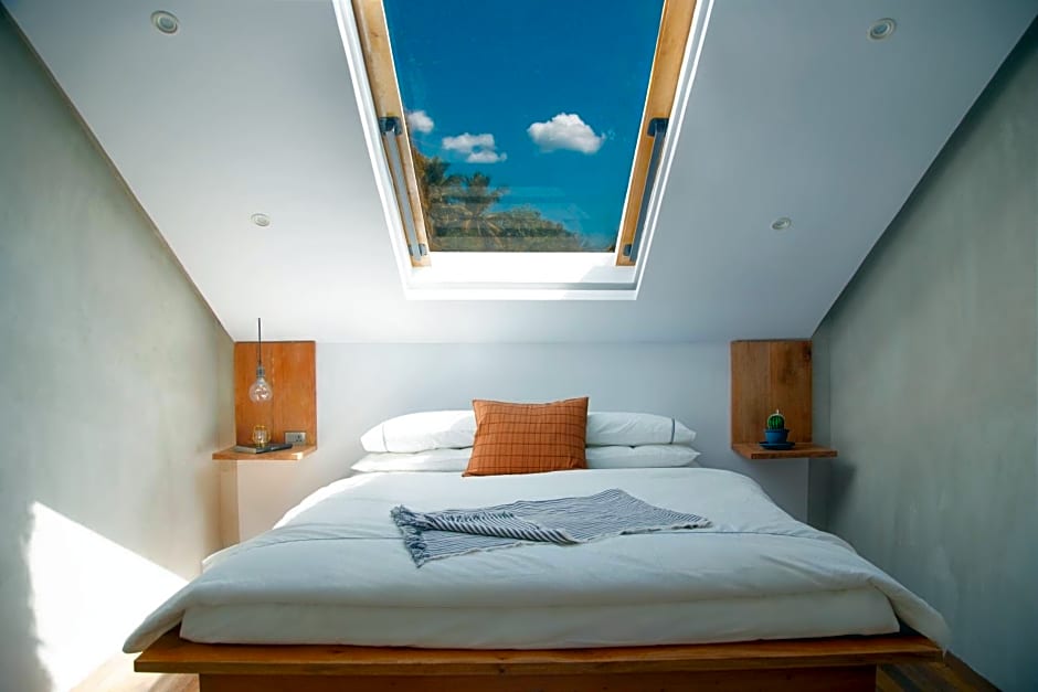 Flores Passport House