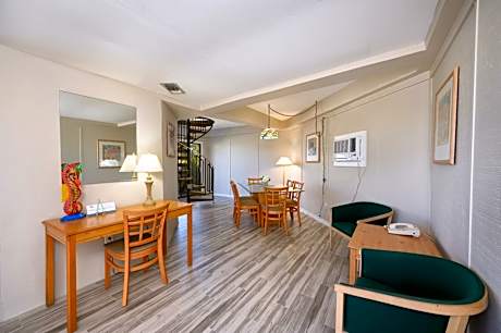 Two-Bedroom Villa with Balcony, Pool, Beach Access, Key Lime Grove