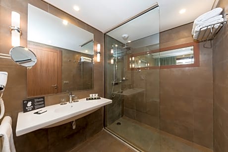 DOUBLE ROOM (1 AD + 2 CH)