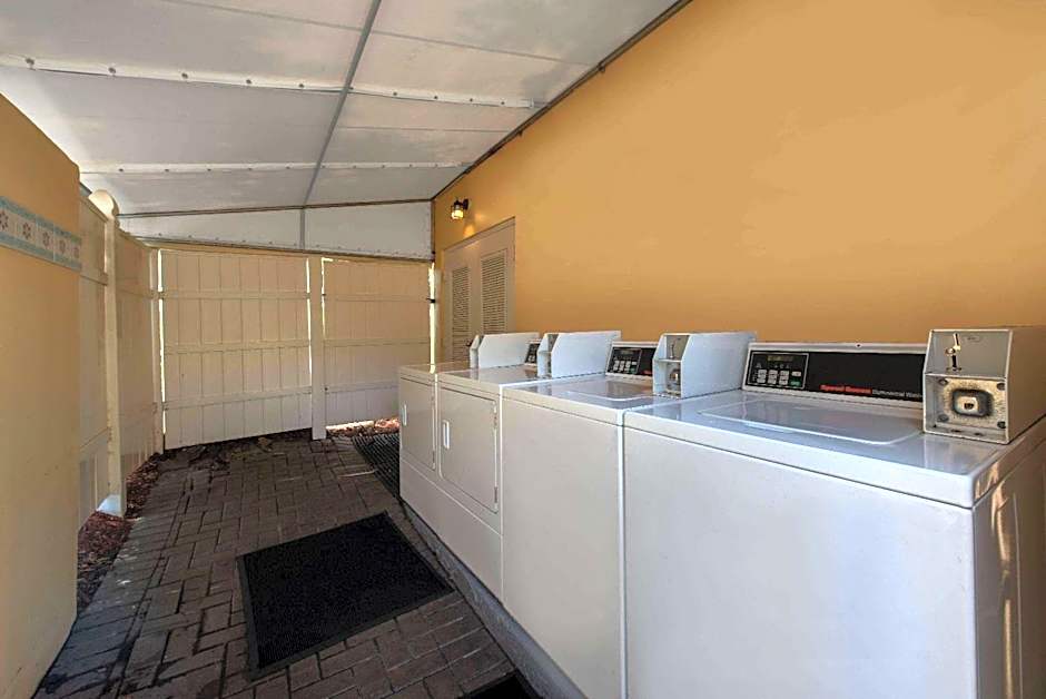 La Quinta Inn & Suites by Wyndham Deerfield Beach I-95