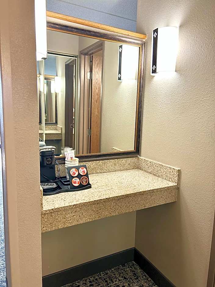 Best Western Plus Kelly Inn
