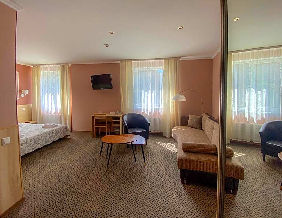 Hotel BEST with FREE PARKING