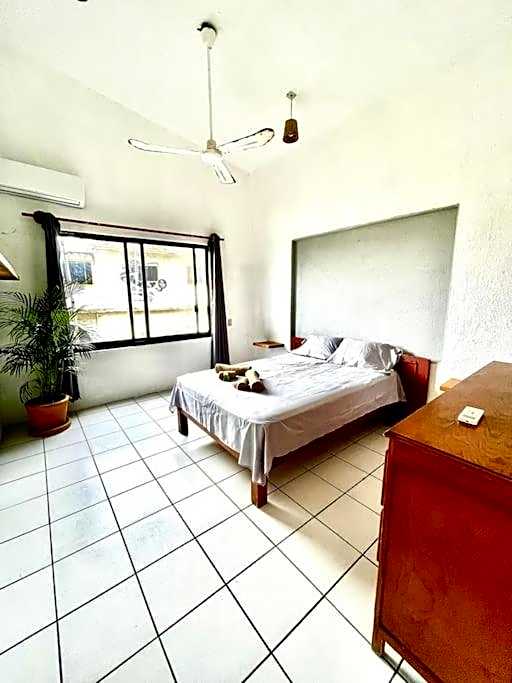 Depa cyrill frente playa Zicatela con AC y alberca