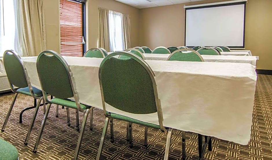 Quality Suites St. Joseph