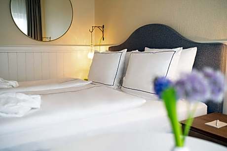 Deluxe Double Room with Balcony - Sea Side with Lounge Access