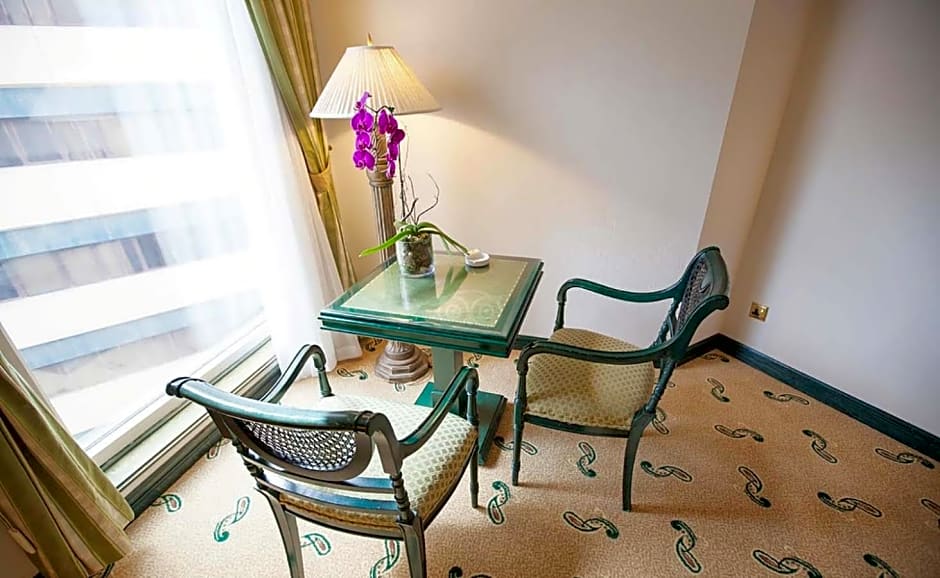 Knight Castle Hotel - Formerly known as Carlton Palace Hotel