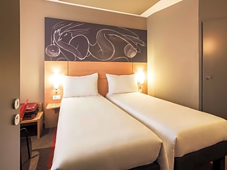 Standard Room with twin beds