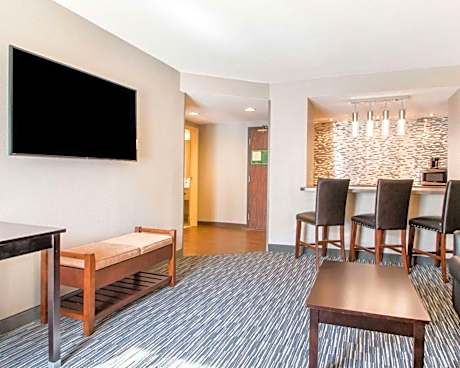 King Suite - Non-Smoking