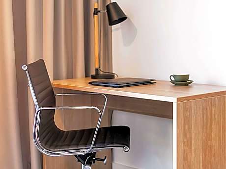 Deluxe King Room with Single Bed