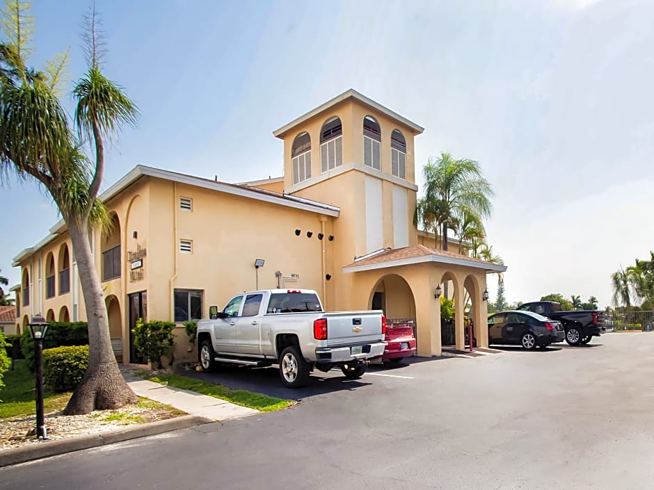 OYO Waterfront Hotel- Cape Coral/Fort Myers, FL