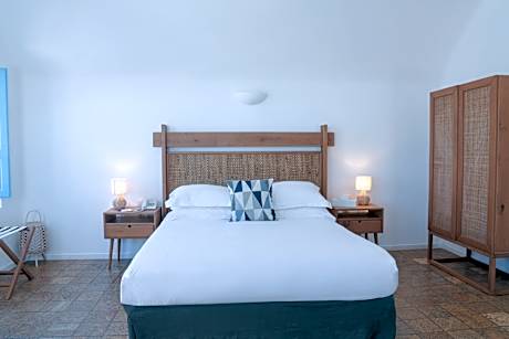 pantelia with hot tub caldera view