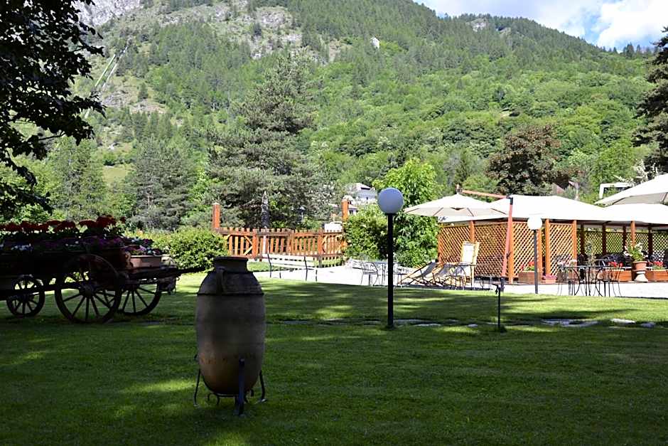 Hotel Bucaneve