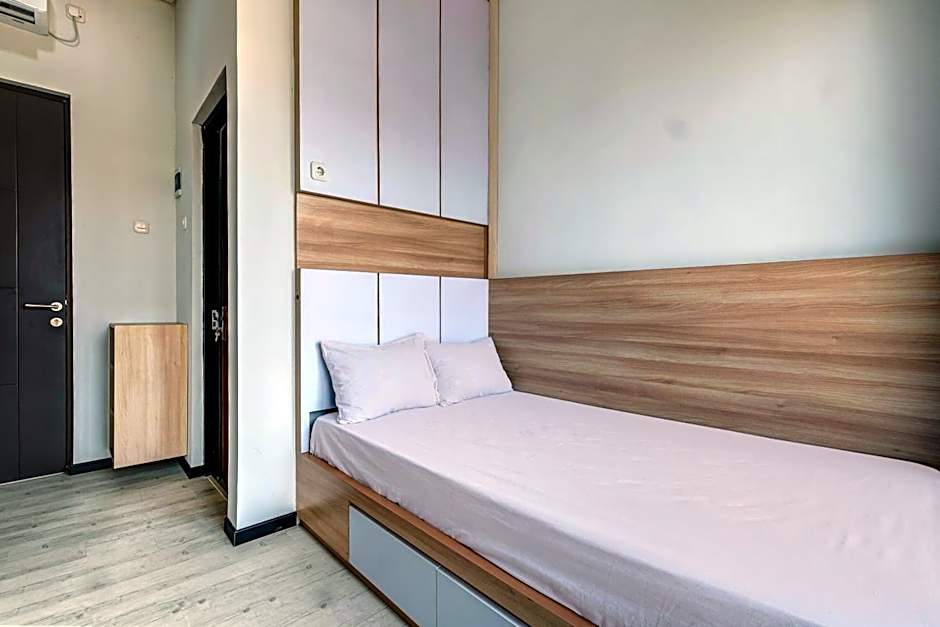 OYO Life 93289 Jelita Residence 2