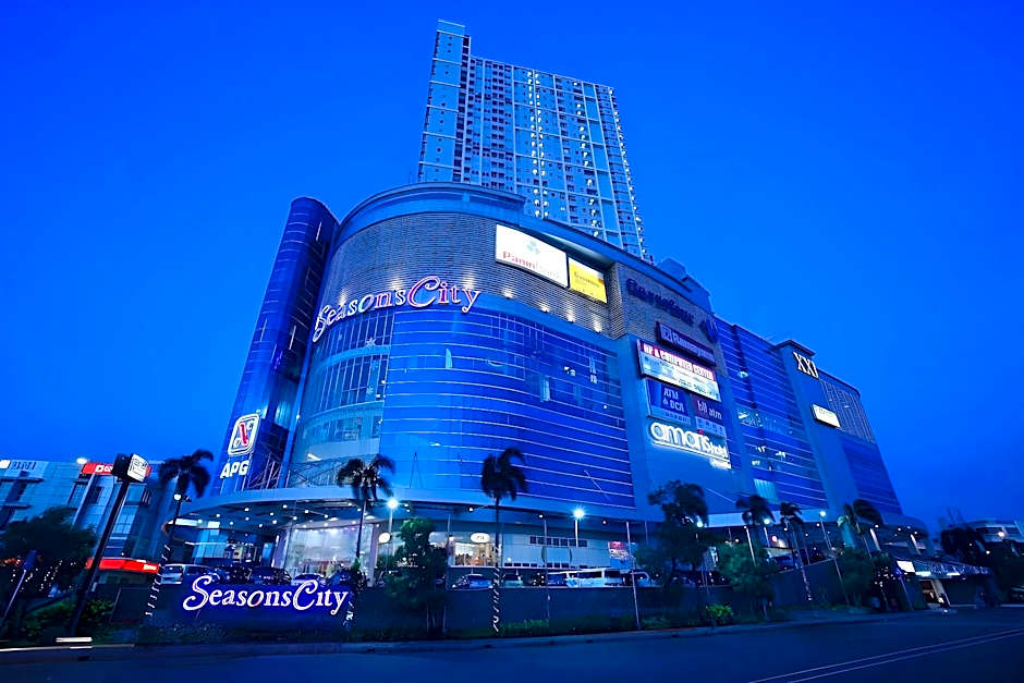 Amaris Hotel Season City