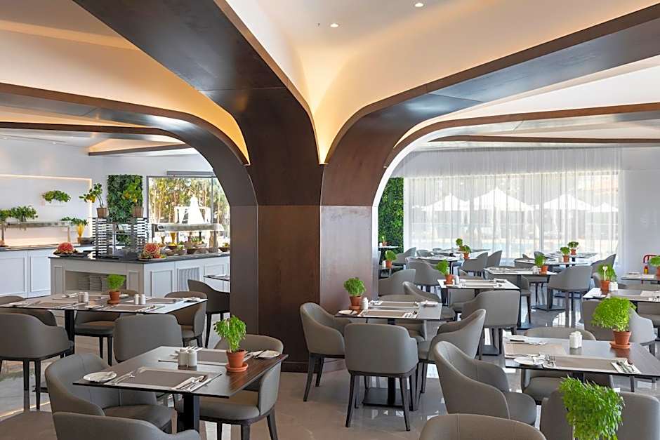 Leonardo Crystal Cove Hotel & Spa - Adults only