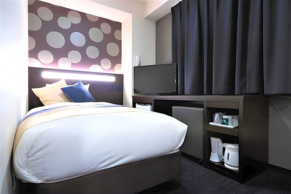 Marutamachi Crystal Hotel