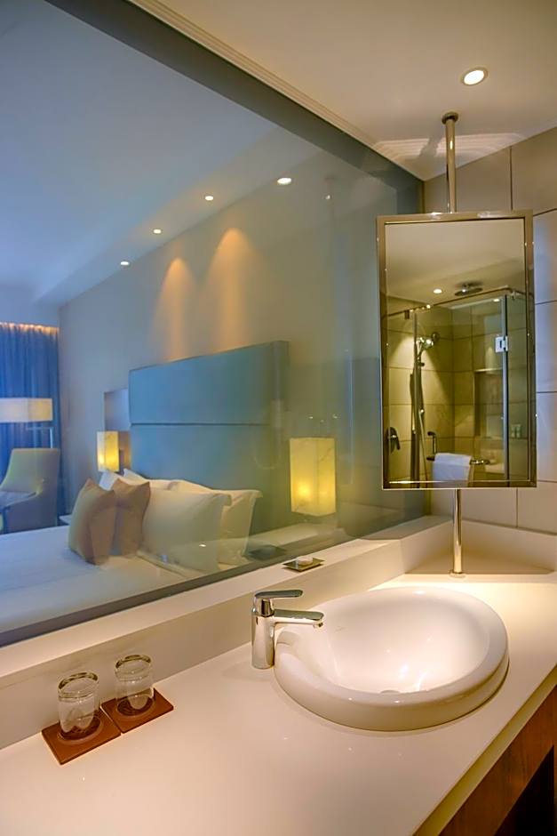 Crowne Plaza Nairobi Airport by IHG