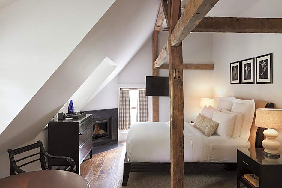 Photo 1 of 2 of Deluxe 1 Queen Bed