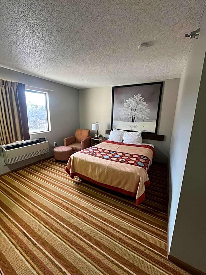 Photo 1 of 7 of 1 Queen Bed