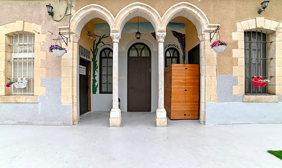 Domos Tiberias - Heated pool דומוס טבריה- בריכה מחוממת