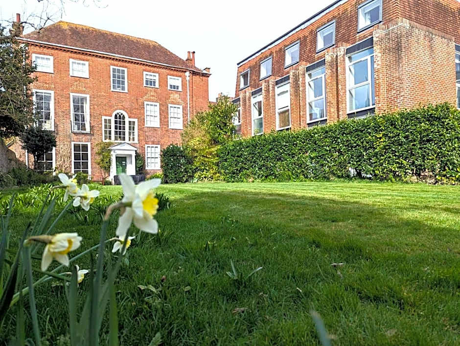 East Pallant Bed and Breakfast, Located in Large Georgian Townhouse in Central Chichester