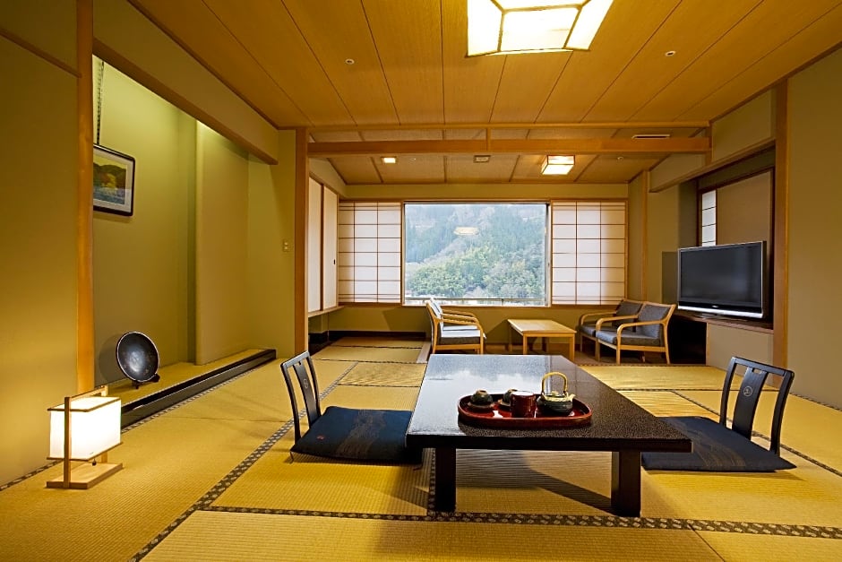 Izanro Iwasaki Ryokan