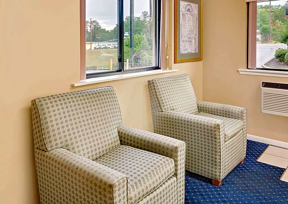 Super 8 by Wyndham Laurel