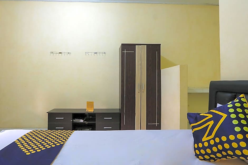 OYO 2371 Islami Family Residence