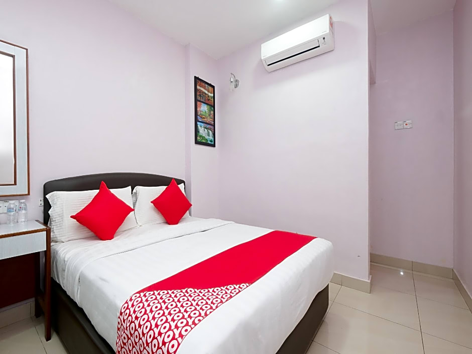 OYO 89877 Sun Triang Hotel