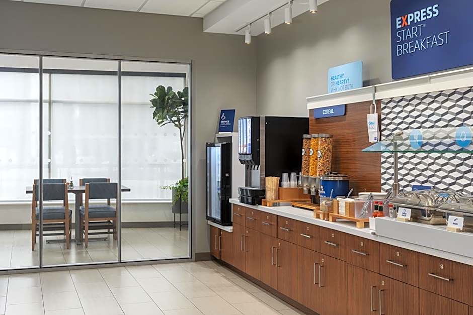 Holiday Inn Express & Suites Vaughan Southwest By IHG