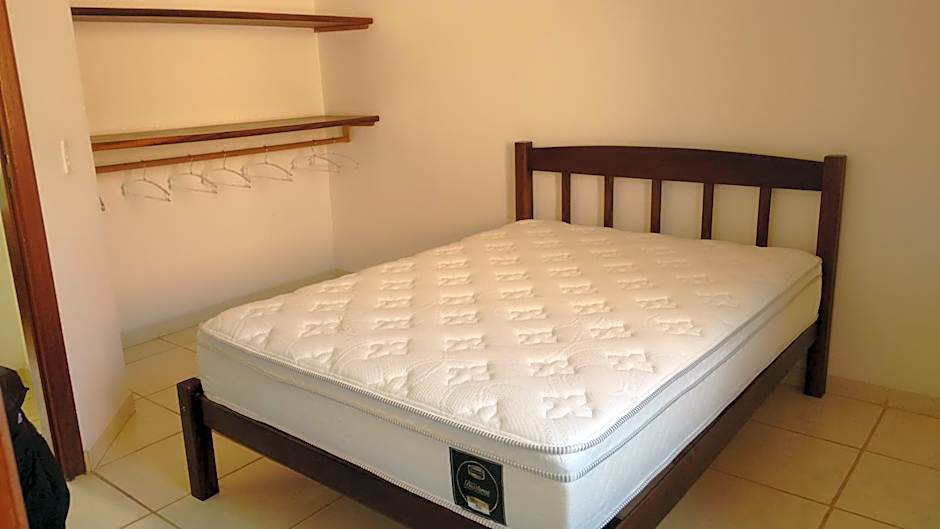 Casa em Juquehy, condomínio com piscina, área verde a 700 m da praia