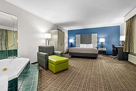 1 King Bed, 2-Person Whirlpool, nonsmoking