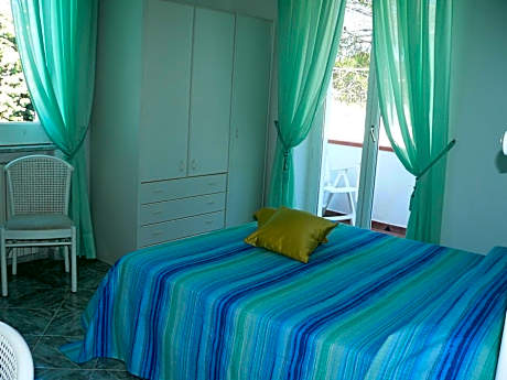 Family Room with Balcony and Sea View
